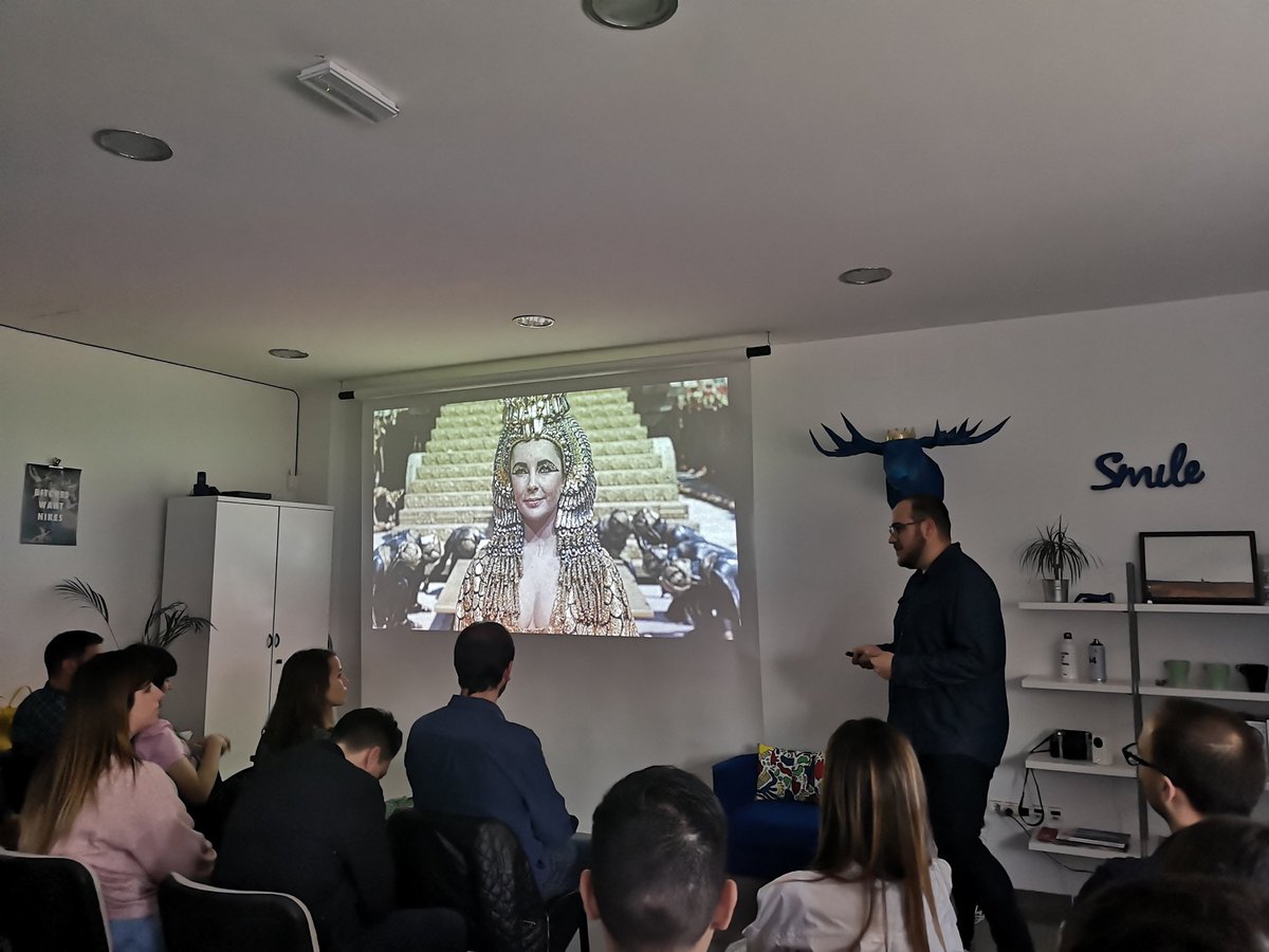 MAFmalaga's tweet photo. 👁️¿Cómo vemos y oímos el cine de los 70? De Star Wars a Pink Flamingos.

⚡ ¡Maravillosa charla de @IndigoCreativo sobre la estética, sonido e influencia del cine de los 70! #MaF2020 https://t.co/ZOCwkIPWgb