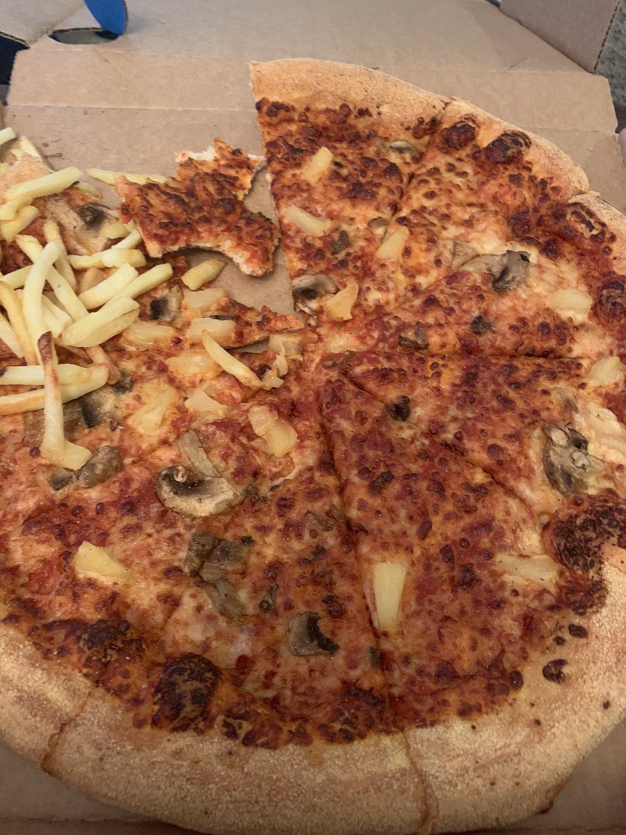bec0077's tweet photo. Where’s the cheese gone @Dominos_UK https://t.co/xmjIp7tmoA