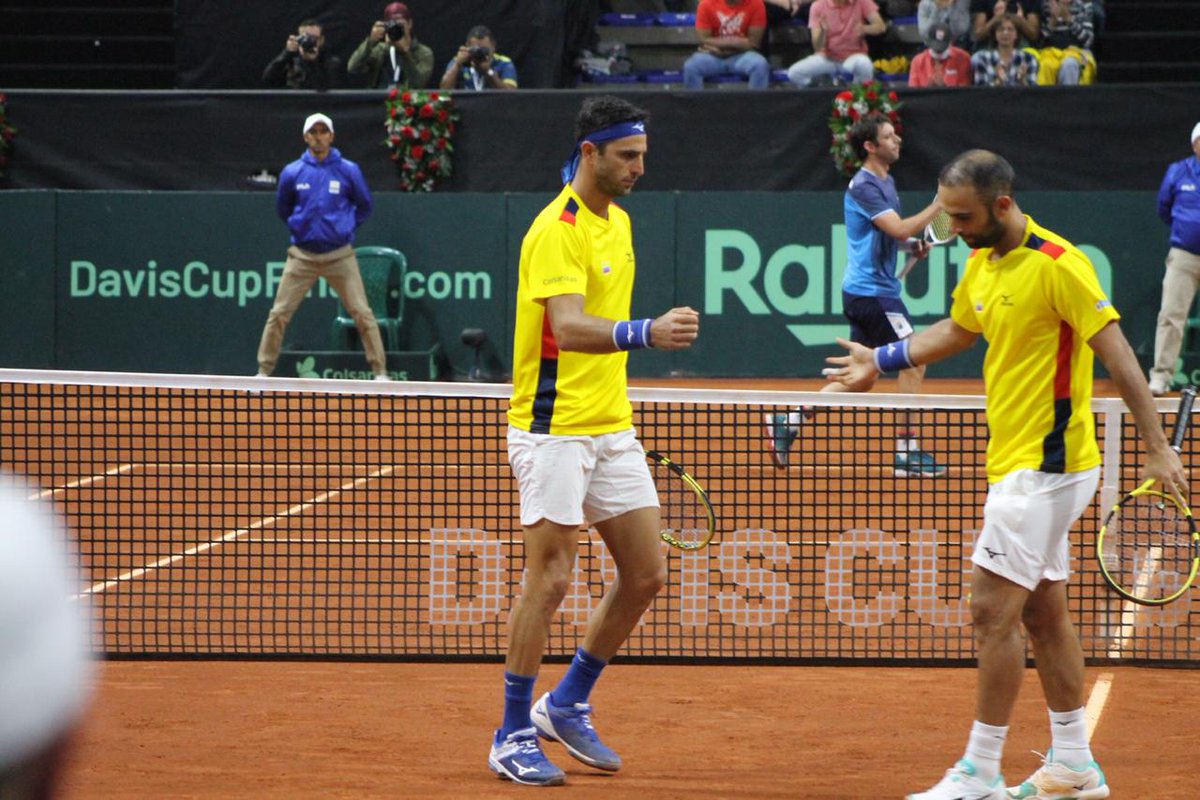 Los Vallecaucanos <a href="/juanscabal/">Juan Sebastian Cabal</a>  y <a href="/RobertFarah_/">Robert farah</a>  Gana primer Set 6-3 en <a href="/CopaDavis/">Copa Davis</a>