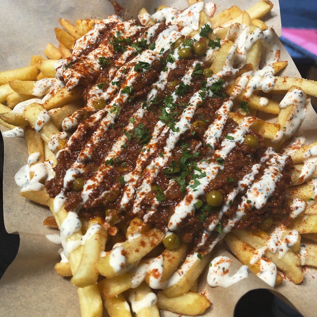 SpudGunFries's tweet photo. Coming at ya from Bishop’s bastion of beer @capsoffshop....

We’ve got a new special on too, so if you fancy some tandoori beef keema with mint yoghurt  howay down 

Serving til 9pm. X

#streetfood #loadedfries #nestreetfood #streetfoodnortheast #ukstreetfood  #loadedfries https://t.co/i11ljUX85B