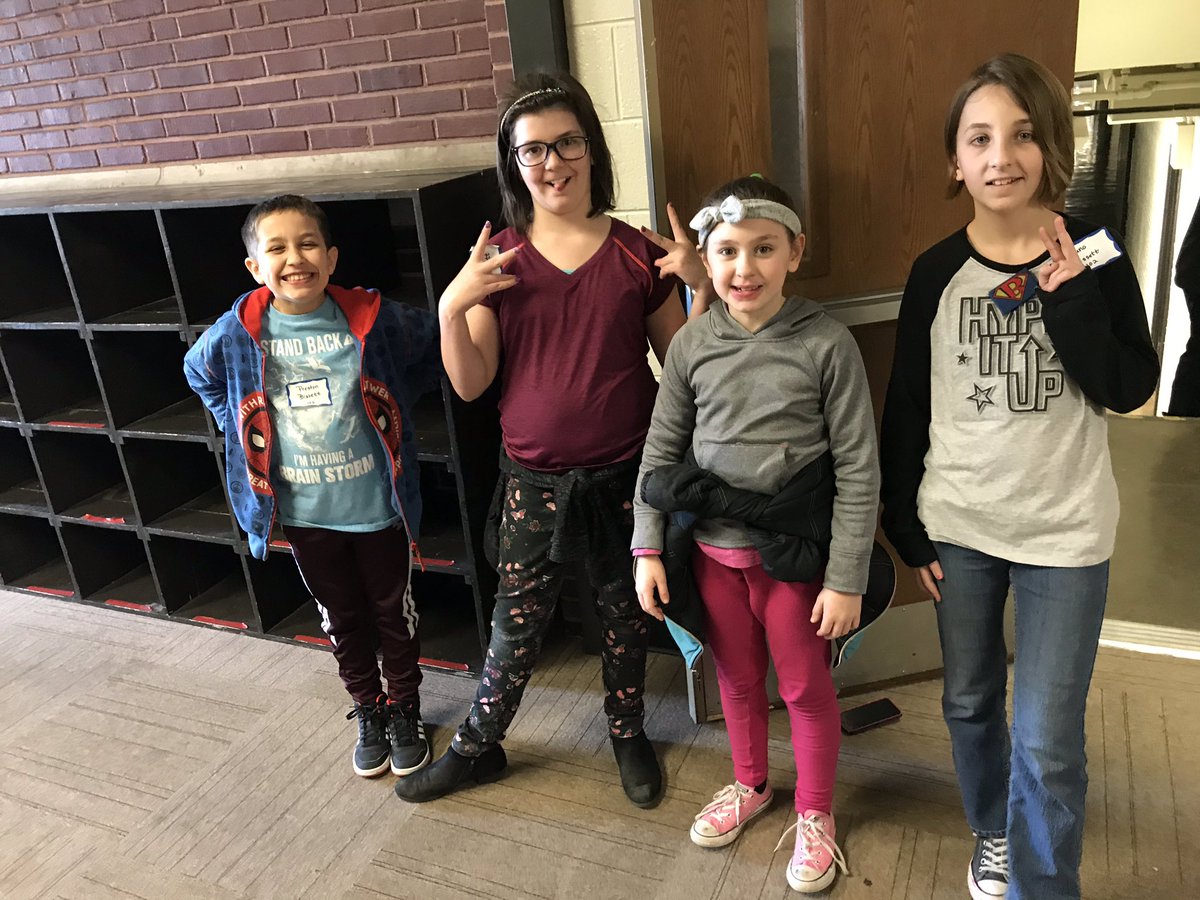 MisterSitruc's tweet image. Bissett and Sequiota students are competing at the very first SPS elementary Battle of the Books! #spslib #SPSBoB