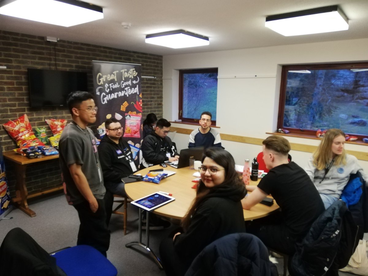 AndyMew13's tweet photo. We're having a fantastic time on the #pepsicoweekender, getting students from @Uni_of_Essex, @UniKent, @uniofeastanglia, @WrittleOfficial and @Suffolk_U, develop a new take on some of their top brands. #eiraweekender https://t.co/oSkd7w5fER