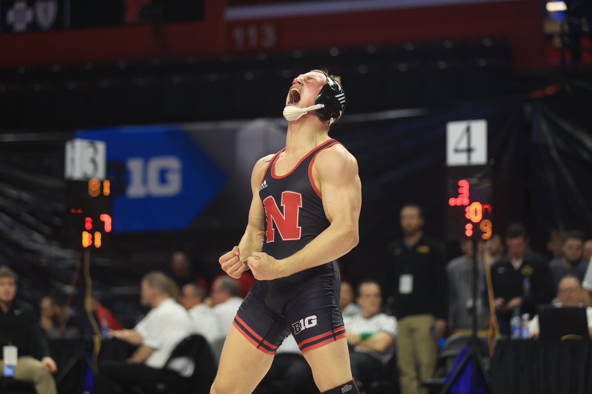 FloWrestling's tweet photo. Peyton Robb takes out Kaleb Young 😳 https://t.co/9CeK8dXb4G