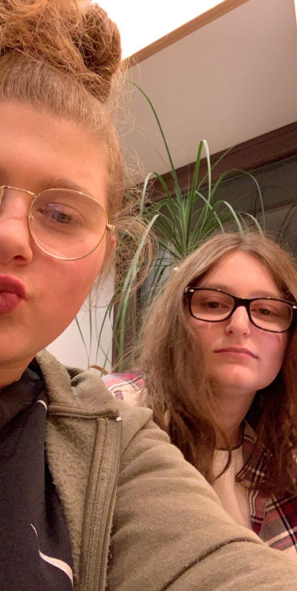 __Alxnis__'s tweet photo. Au bout 3 ans à jouer à la play ensemble...Finalement on s’est enfin vue ❤️Je l’aime beaucoup ❤️ https://t.co/9352UUXdyS