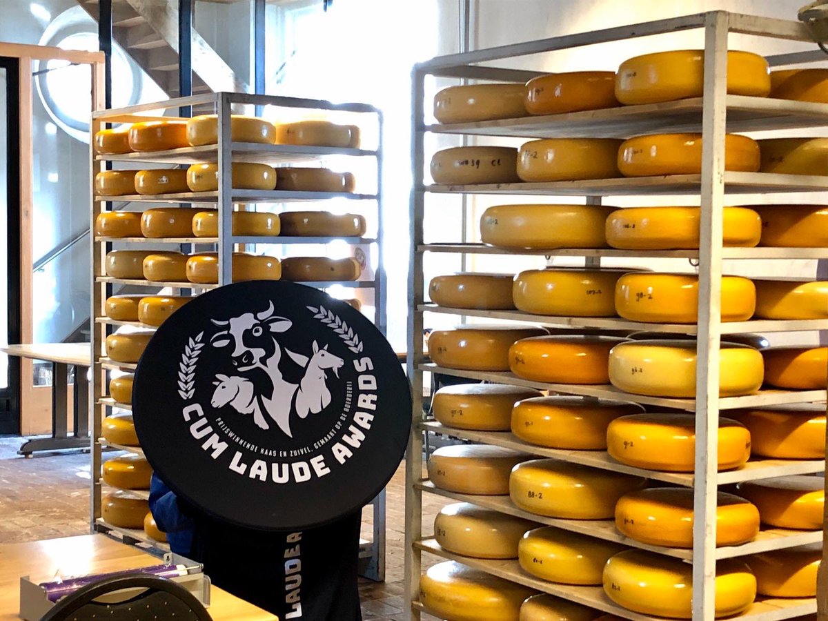 boerderijzuivel's tweet photo. Aanstaande maandag en dinsdag worden de @boerderijzuivel #boerenkaas en 🧀van de #boerderij gekeurd voor mee info ga naar https://t.co/spO4vE8vCe 12 maart is de prijsuitreiking bij @wierickerschans  👋🧀#cumlaudeawards #cumlaudekaas https://t.co/xeg9aPyJm6