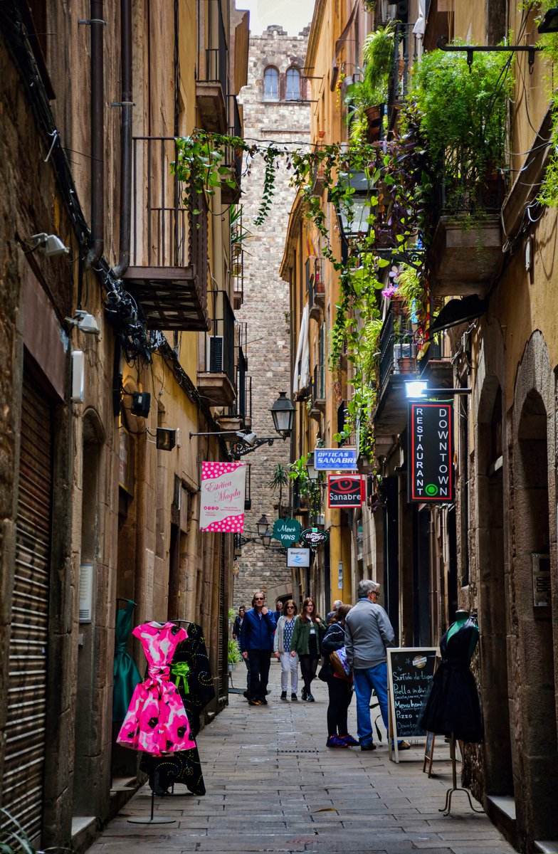 #Barcelona #BarriGótic #streetphotography #nikonphotography #Nikon #Sigma