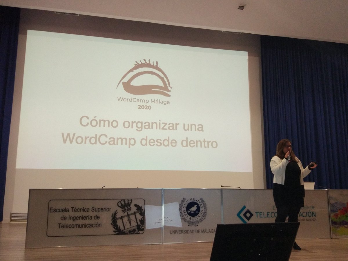 NiaDsg's tweet photo. Grande @rociovaldi 
Te debemos mucho todos los que hemos organizado una #WordCamp
😘😘😘
Última charla del día en #WCMalaga https://t.co/rprAhl0IXb