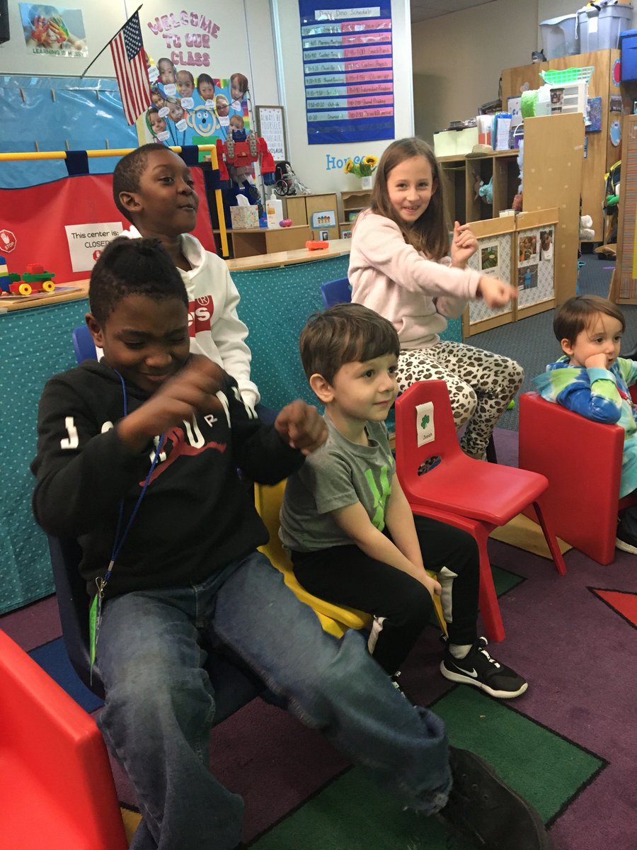 MrsDianas_Dinos's tweet photo. Our big buddies make everything more fun! #ProjectAusome https://t.co/be8IcCfKXP