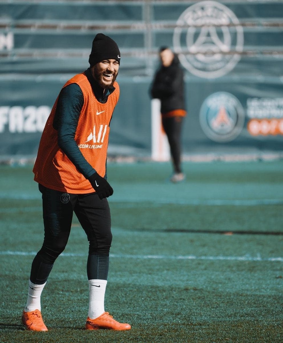 NeymarJrSite's tweet photo. 😁🏋️‍♂️⚽ @neymarjr

📸@ben_views

#neymar #neymarjr #njr #psg #paris https://t.co/QqPiRtyxfX