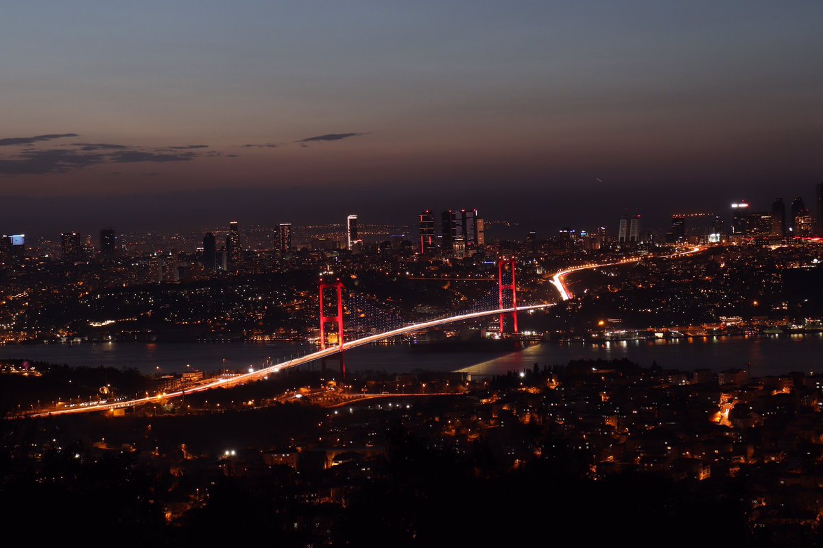 zehrairaz's tweet photo. Sevgili Dost, ne zaman açacaksın ‘Kitab’ı?
Sevgili Dost, bu ne dalgınlık?
Sevgili Dost, aşık mısın?
Sevgili Dost, İstanbul’a?
|Ali Ural| https://t.co/uQqKH1mH6g