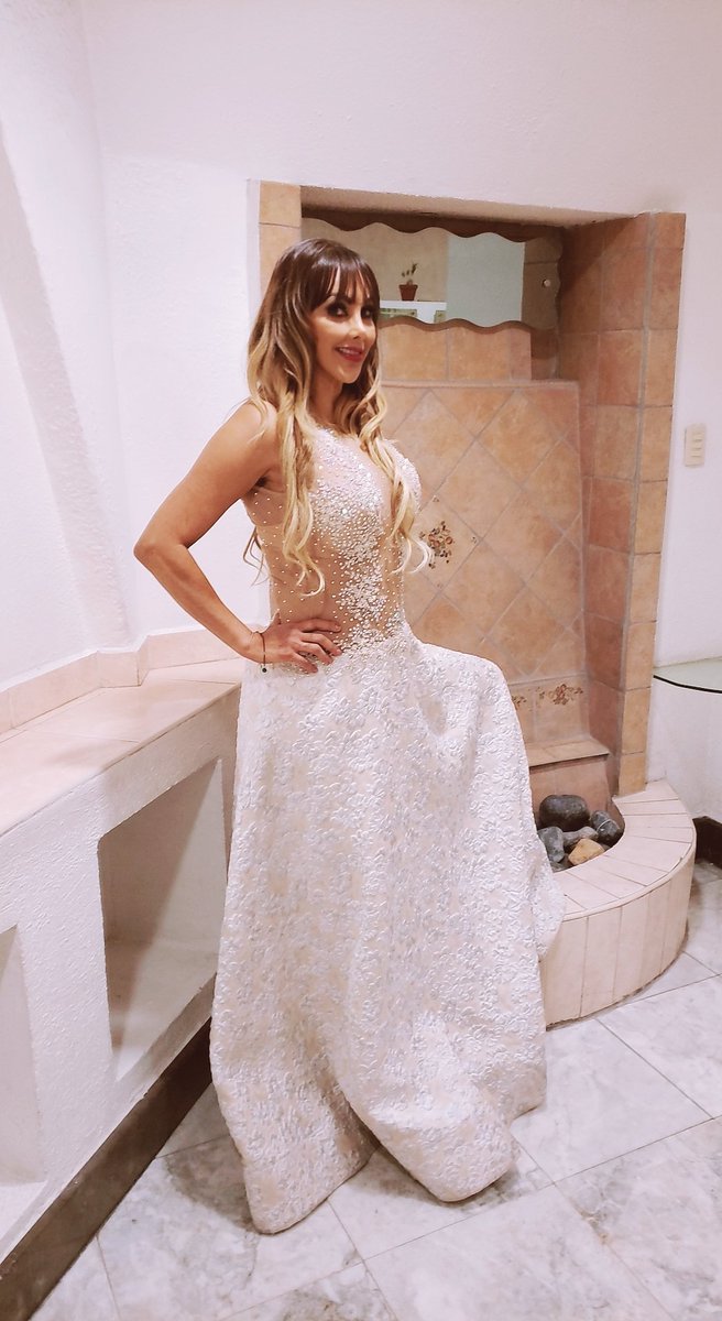 HERMOSO VESTIDO 
GRACIAS QUERIDO <a href="/mitzyofficial/">Mitzy</a>