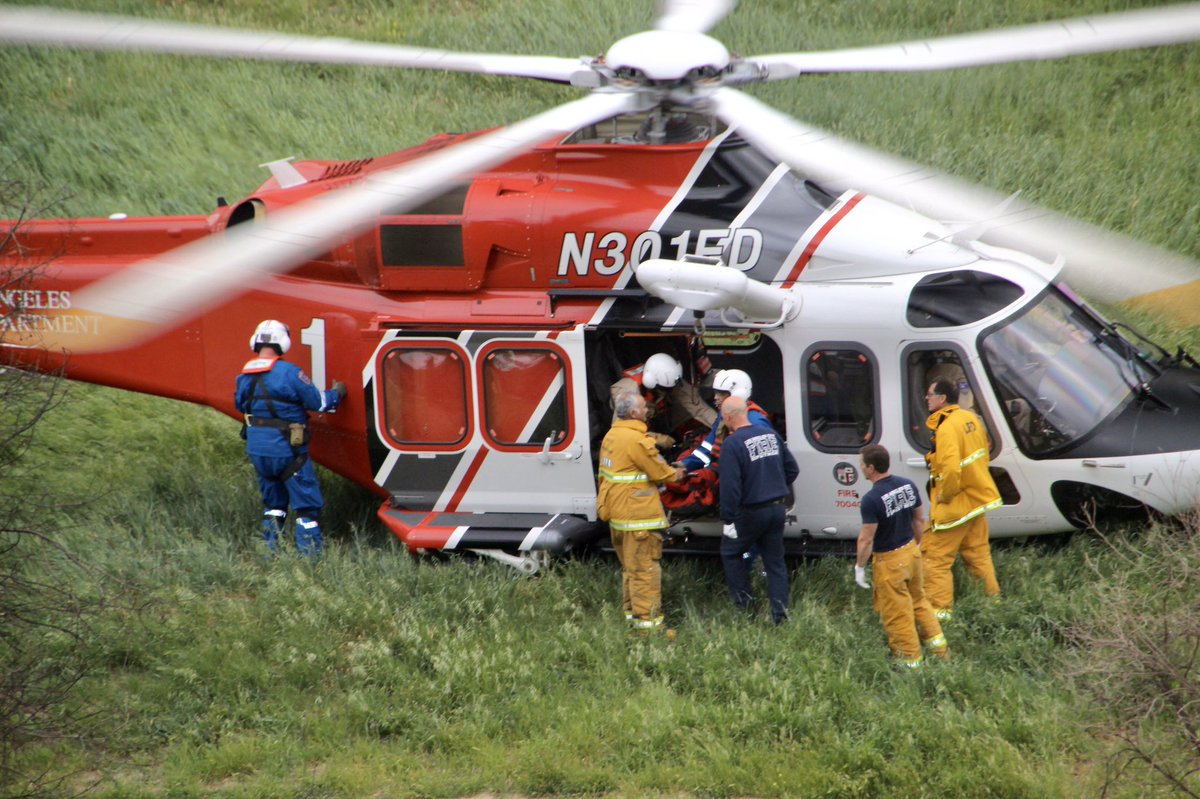 Your @LAFDAirOps meeting #lafd firefighters on the ground who located injured horseback rider in #granadahills this morning 🐴 safely returned to ranch on its own 📷 Shane Salzman