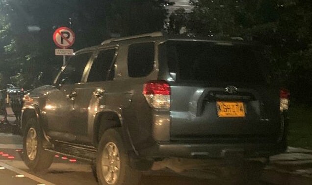 MultandoEscolta's tweet image. Debido a la permisividad a los #UdNoSabeQuienSoyYo ahora podemos ver con frecuencia este tipo de comportamiento!
La intervención en vía para las scotters es su nuevo parqueadero!