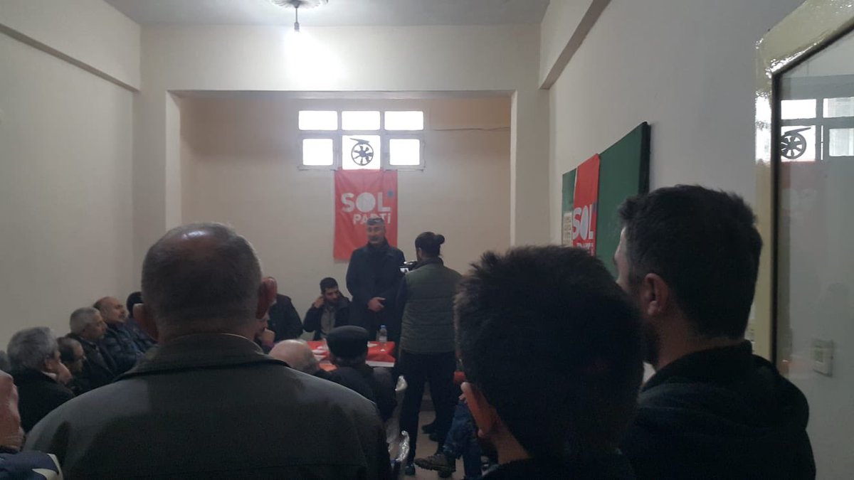 solartvin's tweet photo. Bugün Şavşat ilçemizde yeni yerimizin açılışının ardından @alper_tas ile birlikte ülkedeki gidişata ve Sol Parti’ye dair sohbetimizi gerçekleştirdik. Başka bir siyaset mümkün. Şimdi Sol Zamanı. https://t.co/gvMIAqnyPl
