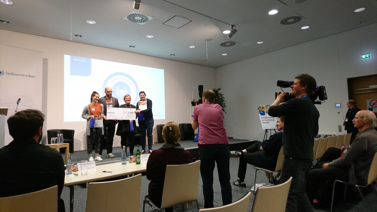 StDueppe's tweet photo. Die Siegerehrung wird crossmedial dokumentiert. #HackUcation https://t.co/kH4wauqmYW