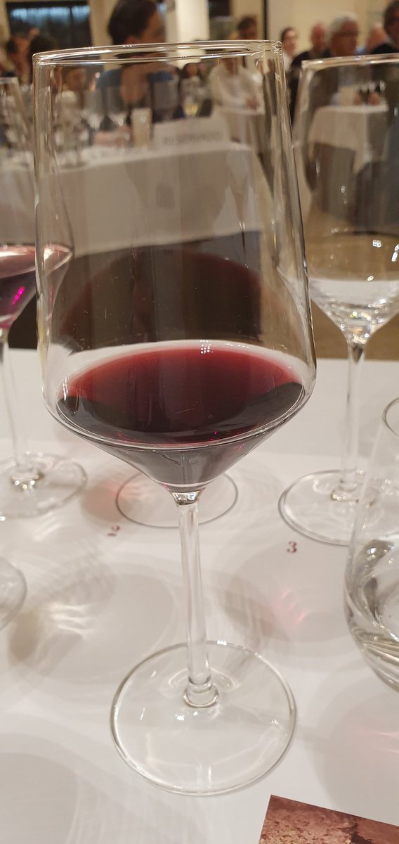 VinosDOValencia's tweet photo. Cata #DOValencia #viñadores #mediterraneos con @CambraRafa y La Forcalla de Antonia, ejemplo de recuperación de la variedad #forcalla https://t.co/PcDdnZg75e