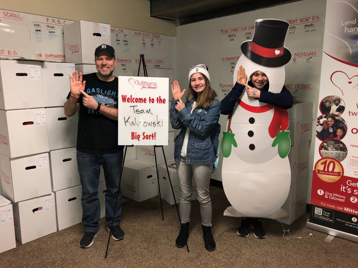 jjkalinowski's tweet photo. A salute to service - doing volunteer work with @Mittens4Detroit today. The weather might break soon but we need to keep thinking about others and making a difference. So proud of my kids for volunteering today #thebigsort #teamkalinowski https://t.co/w7Ij6bjTnG