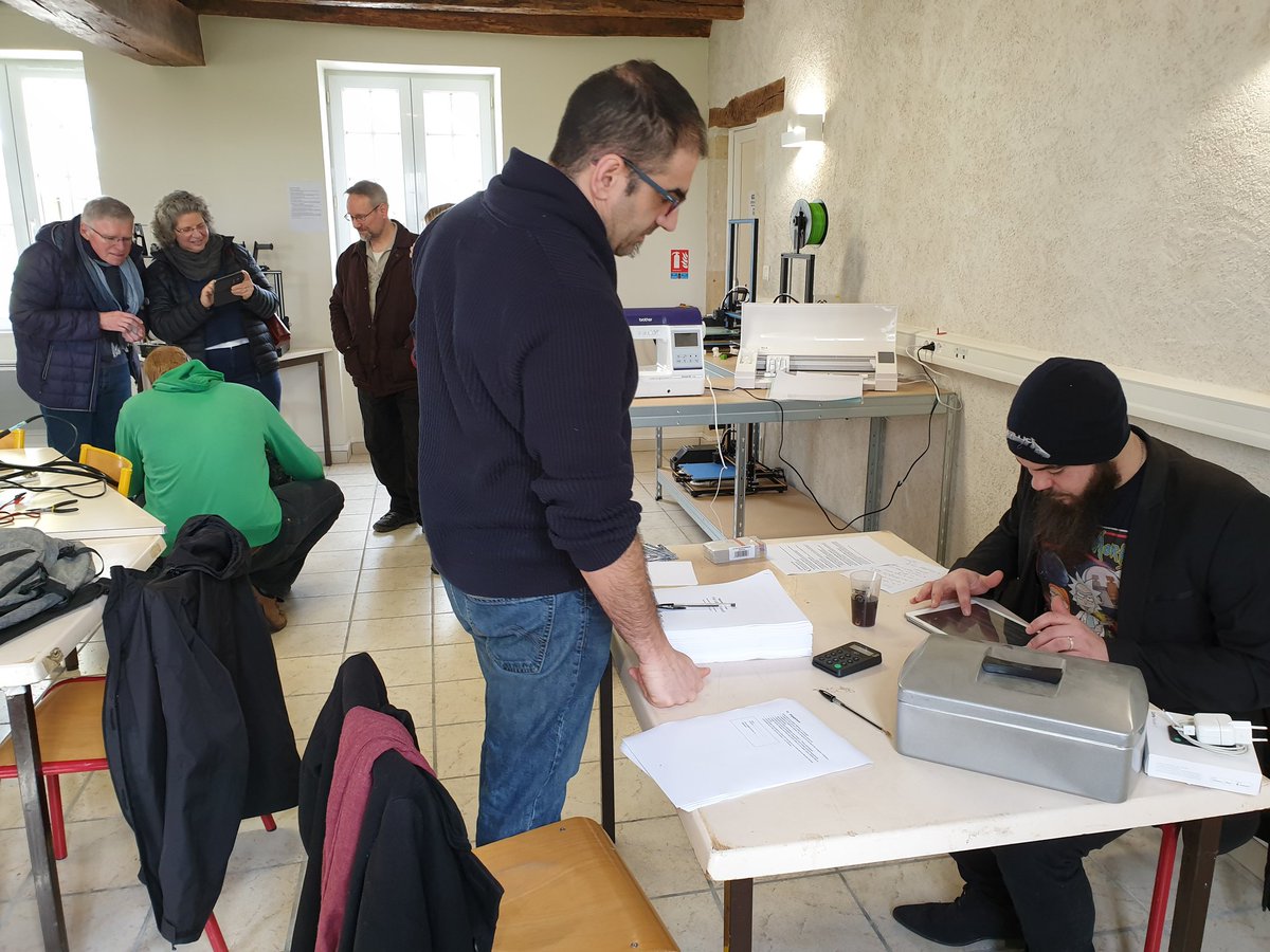 NNivernais's tweet photo. [#Fablab] ➡️ Nombreuses visites tout au long de la journée portes ouvertes de notre (très attendu !) #FablabDuMarault ! Des tas de projets en perspective !
⚙ #DiY #OpenSource #Impression3d #Arduino #RaspberryPi https://t.co/1nWfeV0Kn6