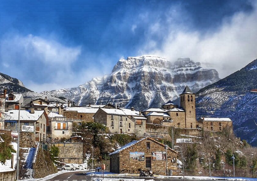 #Torla “Eres el lugar al que siempre quiero volver”.
Foto gentileza de Miguel Angel Villacampa.
#Torla_Ordesa 7 de Marzo 2020.
#nieve #Pirineoaragones