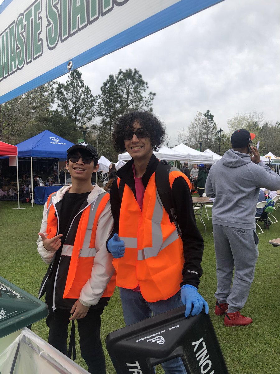 KO_HOSA's tweet photo. KO HOSA helping out at the Woodlands Marathon!! https://t.co/4e1CAmQ4U3