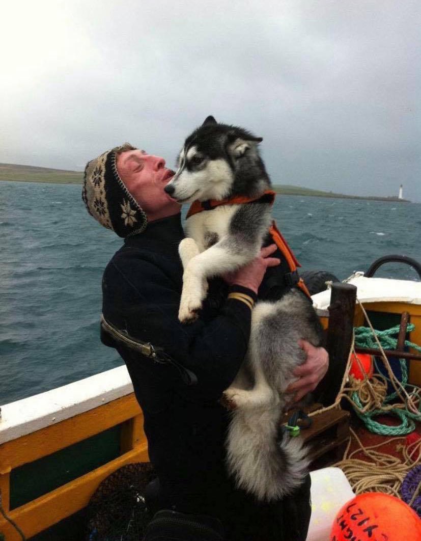 __RoseAmanda's tweet photo. This post goes out to all the hard working men and woman who work and put their life on the line within the sea! The Sea is very dangerous however my dads passion for diving started at a young age. Thank you dad for working so hard and loving your job bringing happiness to people https://t.co/5xxveBJrLq