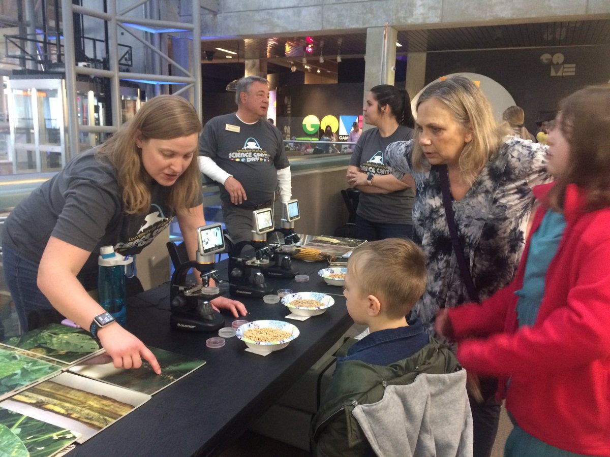PatriciaZahn's tweet photo. Such a great day at @STLScienceCtr today with faculty, staff and students from @umsl , @Mizzou and @MUExtension / @MUExtSTL . What a showcase of university programs, research and resources! @umsystem Engagement #engagedcampus #UMSLProud https://t.co/IfaMWgcTCV