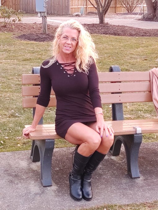 Out to dinner with Hubby, happy Weekend!! https://t.co/opRK9Ct6Zc