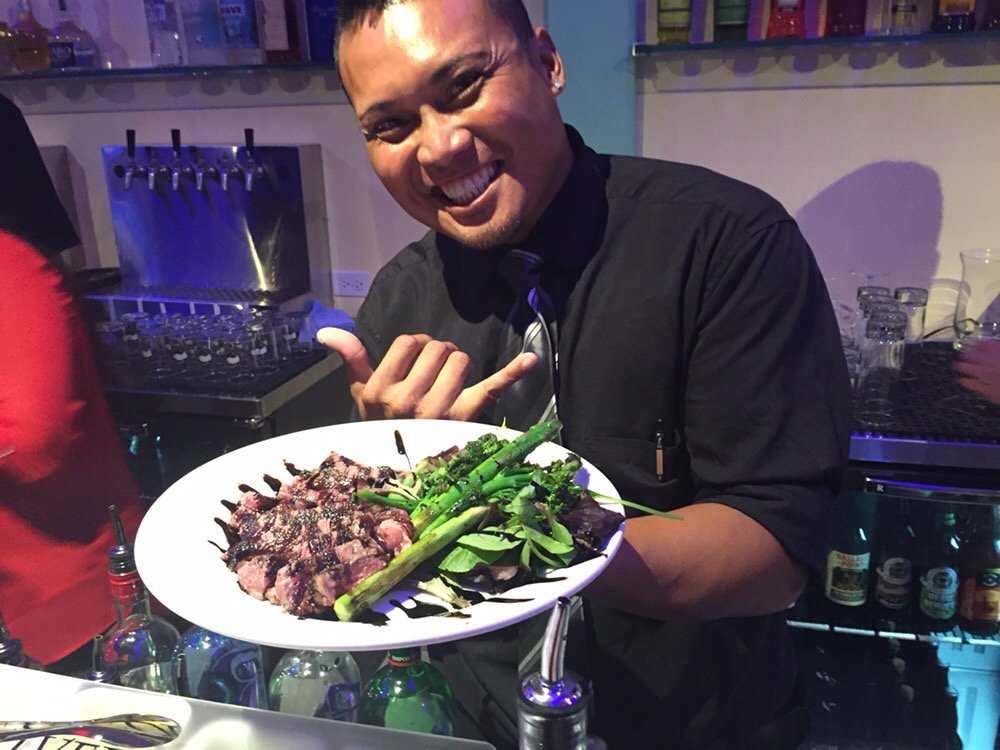 eight50HI's tweet photo. Stop in for dinner and drinks tonight and get a free smile with your order! ππ€
#eight50 #PearlCityHI https://t.co/9PJekJmG3h