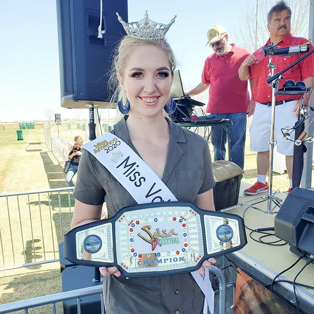 MissValleySunAZ's tweet photo. Today was muy caliente and I'm not just talking about the weather! I had so much fun helping at the Salsa Festival and sampling all the delicious salsas! 🔥🌶
#MissValleyoftheSun #MissArizona #SalsaFestival #MuyCaliente https://t.co/yx2PsQs9En https://t.co/fFWckipt0c