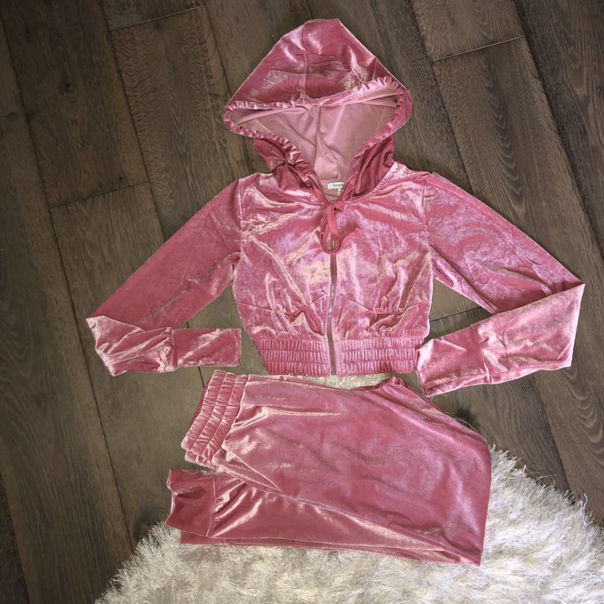 More items listed on my Poshmark💞Make sure to follow me✨ https://t.co/U1XYBMIQUX https://t.co/7OBP4l