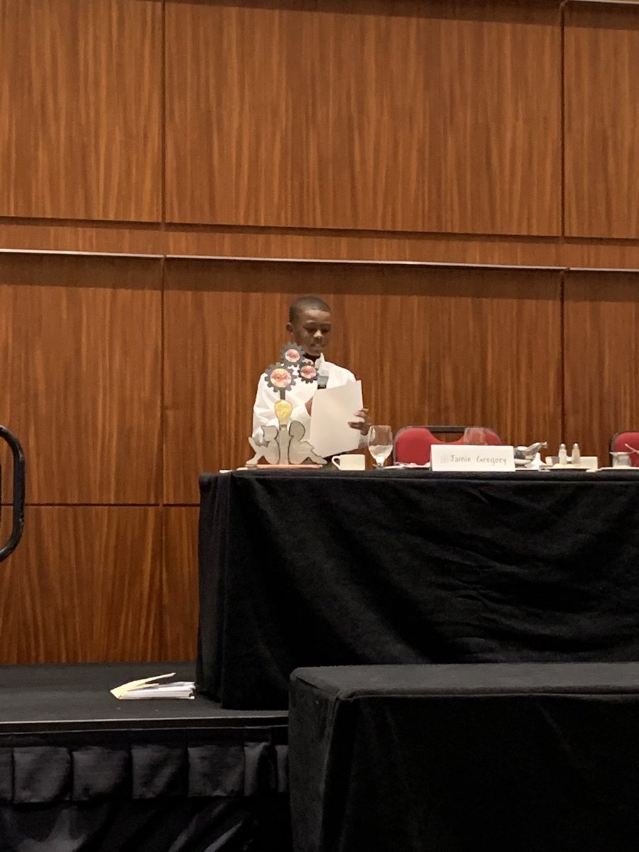 TeachrLibrarian's tweet photo. Bittersweet last day as the SCJBA book awards chair. I have served the last 3 yrs with the most amazing librarians, teachers & students...& today I was honored to present our 2020-21 nominees, see an amazing student present the ‘19 winner & see Restart win the ‘20 #scasl2020 https://t.co/8D2Rp1qAxg