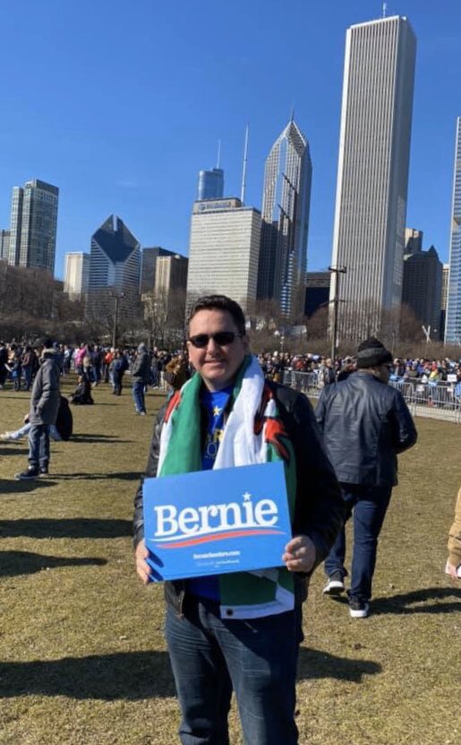 WelshForBernie's tweet photo. Some of the #WelshAmericansForBernie gang down at Grant Park, Chicago for @BernieSanders https://t.co/IFGCnlkRsv