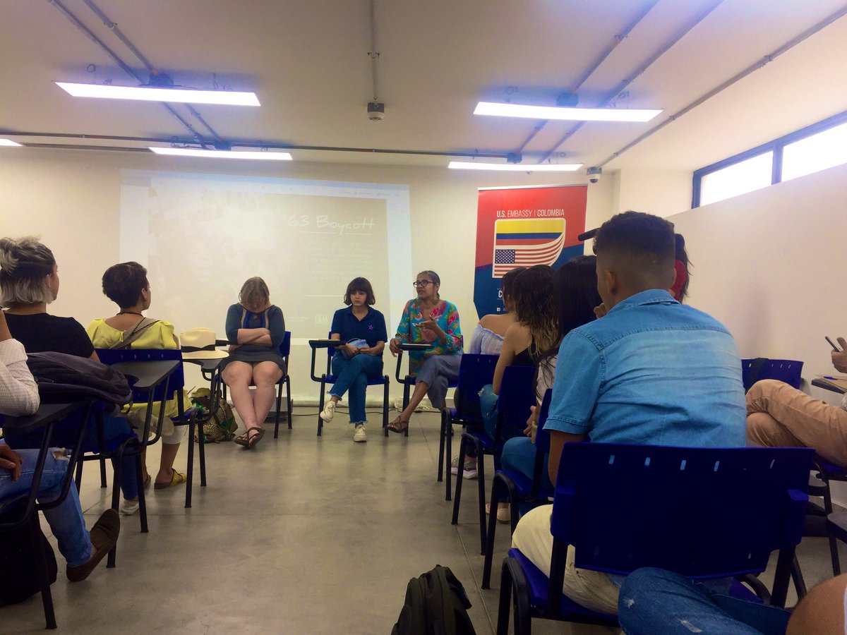 NuevoLiderazgos's tweet photo. Así jóvenes @NuevoLiderazgos de #CiudadNorteCiudadJardín aprenden a soñar nuevas oportunidades

Gracias a @Colombo_BNC por las enseñanzas de Rachel Dickson y Tracye A. Matthews

#CNLColorados https://t.co/1fmQCnshrM