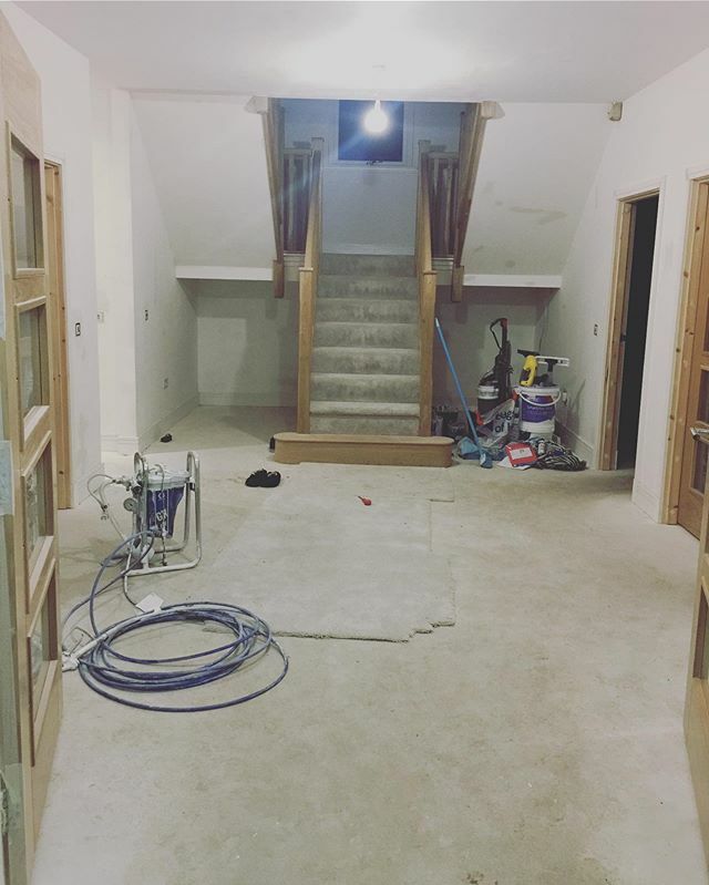 roses_build's tweet photo. This is the next area that needs to be prepared and painted.  This is the insta reality of self building. I plan to make a start on it tomorrow so let’s see how long it takes to get it finished. 
#hallwaydecor #hallway #interiorpainting #interiordesign https://t.co/WS2B5LbGwX