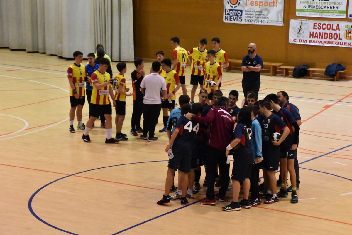 BMEsparreguera's tweet photo. #CadetMasculi 22 - 35 @HandbolParets 
Mal inici dels nois de @mitjorn7 i @ElsaPueyo a la #Copa #Federacio
Seguim treballant nois! https://t.co/8PizMDoTr2