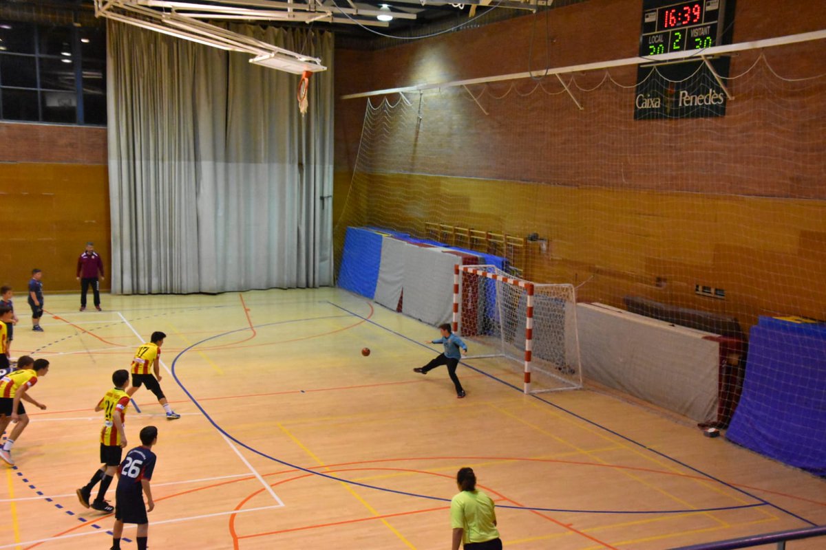 BMEsparreguera's tweet photo. #CadetMasculi 22 - 35 @HandbolParets 
Mal inici dels nois de @mitjorn7 i @ElsaPueyo a la #Copa #Federacio
Seguim treballant nois! https://t.co/8PizMDoTr2