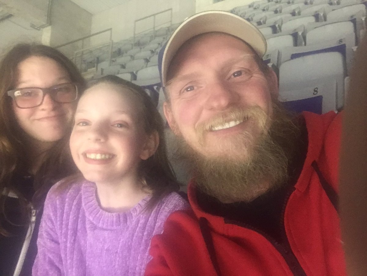 TerryHakes's tweet photo. Daddy/Daughter time @FWKomets #LetsGoKomets #komets #hockey #familytime #funtime https://t.co/1Num08pvJc