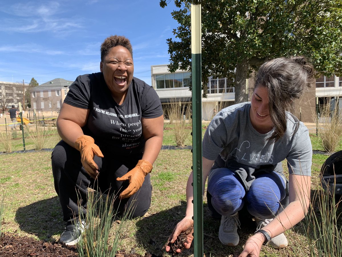 _fertileground_'s tweet photo. Thanks to everyone that volunteered today, as they say many hands make light work! #GroundNotations installation will debut at Smith Park on April 10! Register on our website for the #FertileGroundExpo #publicart #jxnms https://t.co/uJoSCjlATE