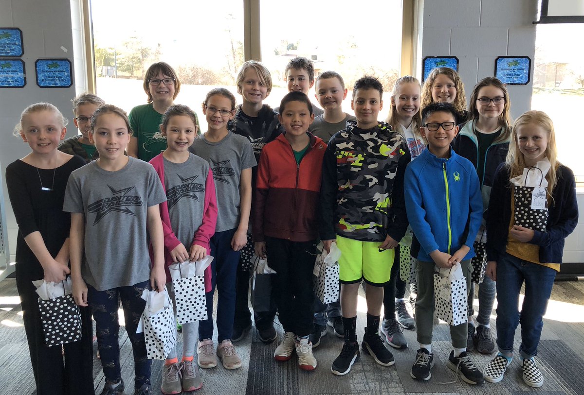 DaytonRaider's tweet photo. #DaytonRaiders Junior Olympic SQUAD! 💪🙌 *13-14’s
*11-12’s
*10 and Unders

And our youngest qualifier...Brooklyn!🙌 
GO RAIDERS!!!
#usaswimming #ohioswimming https://t.co/y5iMaKbZMx