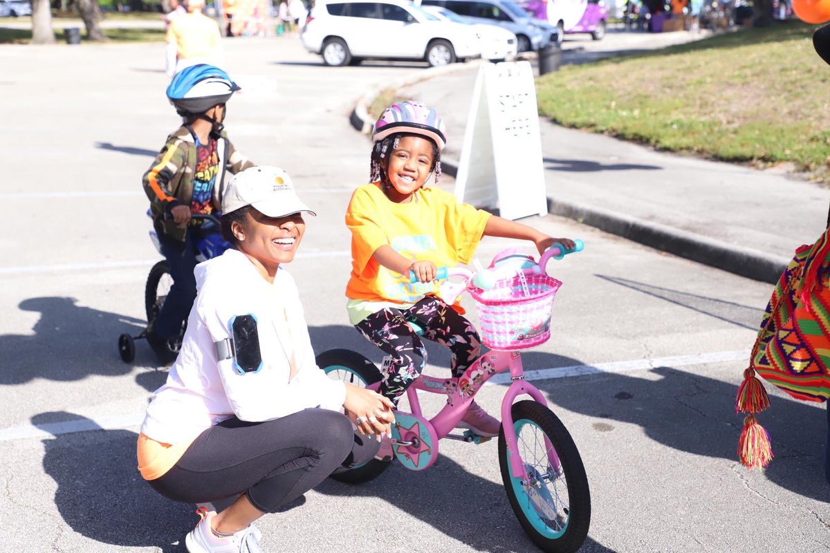 Hot105's tweet photo. A great day at our 4th Annual #KidsBikeRideToSafety, amazing activities, entertainment, food and much more! Thank you to all of those that came out and we look forward to next years! 🚴♂️ #pabiketosafety #whqt https://t.co/VCIDHs27YZ