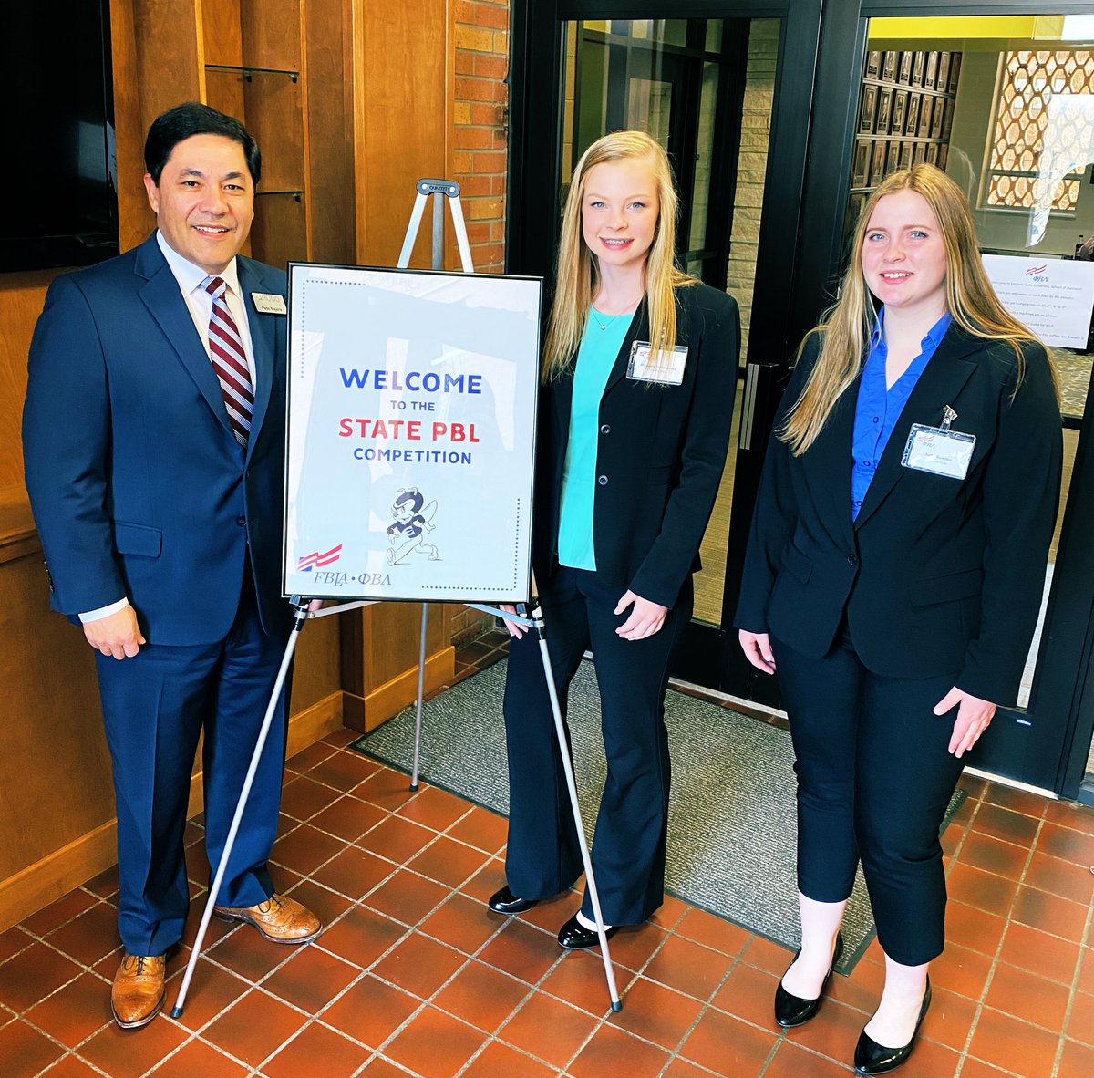RuddFoundation's tweet photo. Good luck 🍀 to @ForkMichaela and @abbyrowden_29, two of our #RuddScholars 👩‍🎓 at @emporiastate 🐝 competing in the @kansaspbl state-wide leadership conference today for a shot at Nationals @PBL_National in June in Salt Lake City! #StingersUp #Grit 
 #RuddStrong 💪 https://t.co/PDiQI73KI2