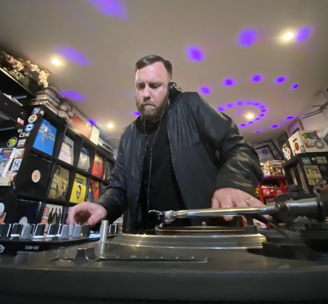 ninthlifepub's tweet photo. Jim Sharp will be here keeping you grooving through the night! 10pm - 3am. #hiphop #funk #soul #breaks
​
​#catford #se6 #liveyourninthlife https://t.co/qxkuhkuYd0