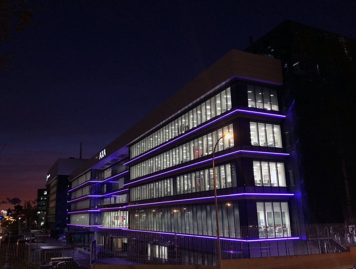 Nos iluminamos de morado para apoyar el #8M, ¡seguimos dando pasos hacia la igualdad! #DíaDeLaMujer #InternationalWomenDay