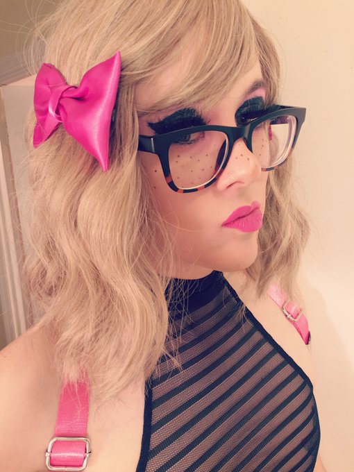 2 pic. Hi boys, i'm here to suck your dicks :)

New set up on https://t.co/ABOFxiuAwt

#sissy #femboy
