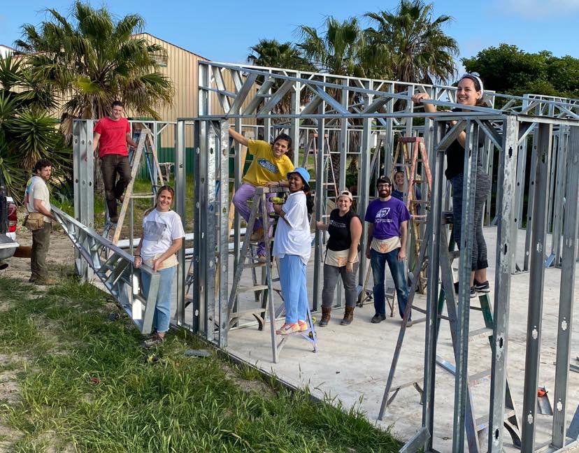 ProjectMexico's tweet photo. They arrived!  The first build group of 2020.....!!!!   🔨🏠 This group of college students decided the best way to spend their Spring Break is by helping others.  We are truly grateful and may their week be blessed. 🙏🏽#buildhope365 #realbreak #springbreak #projectmexico https://t.co/fHvyVcezSh