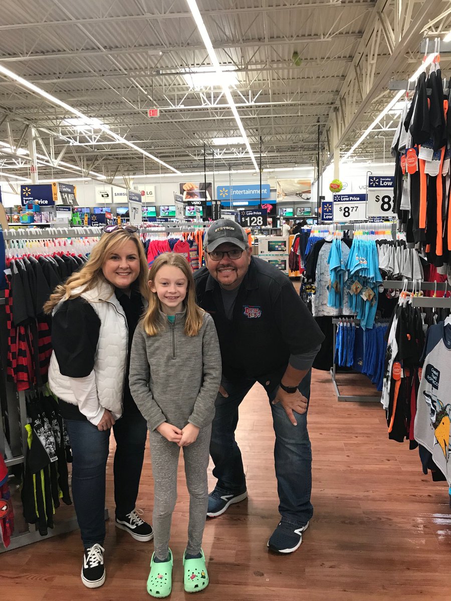 dwinslowpq's tweet photo. Look who we ran into in Walmart! Thanks Ray and Jill! You made Kaylee’s day! @FansofDixie1057 https://t.co/tPcc04qFEr
