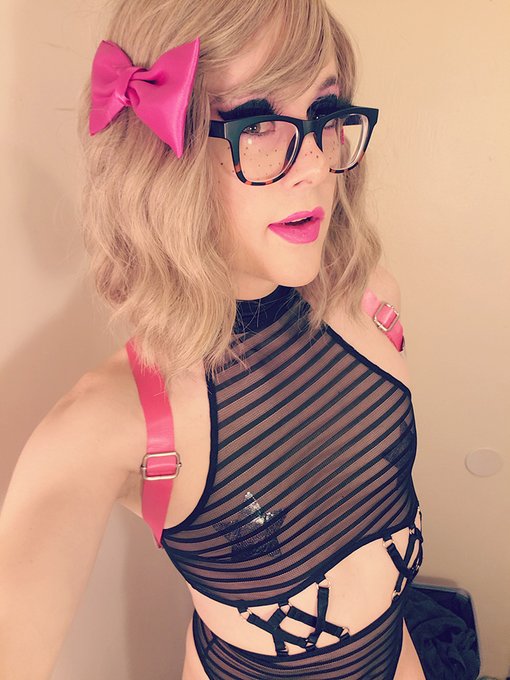 1 pic. Hi boys, i'm here to suck your dicks :)

New set up on https://t.co/ABOFxiuAwt

#sissy #femboy