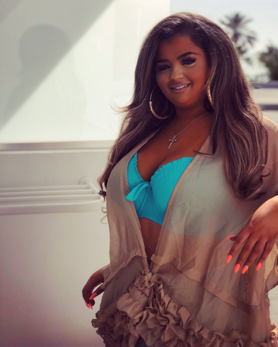 Scarlett lee (@officialscarlee) on Twitter photo 