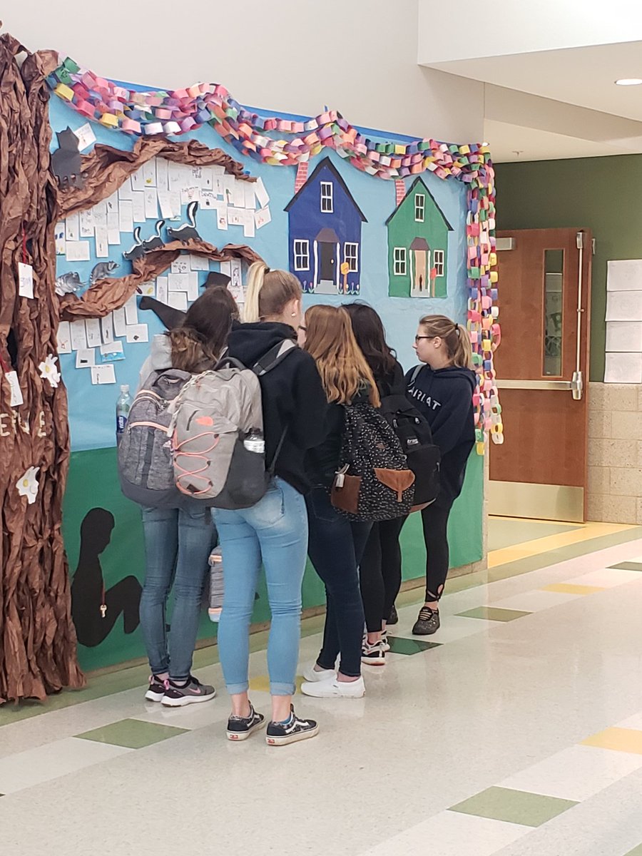 MichelleRHouse's tweet photo. Even high school students stop to check out the wishtree! #cultureofreaders #ppcd32 https://t.co/g5V12TgOOz