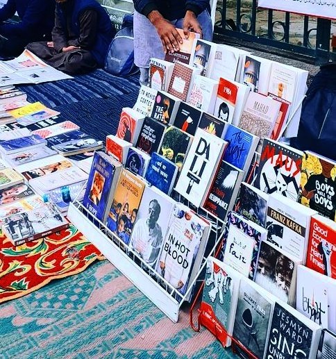 Anzarrahi1's tweet photo. #ReadForRevolution 
Forever will I nurture pen &amp; paper, 
Forever Express in words whatever my heart undergoes ,
हम परवरिश-ए-लौह-ओ-क़लम करते रहेंगे 
जो दिल पे गुज़रती है रक़म करते रहेंगे 
The best of faiz. https://t.co/74lgYnKSXm